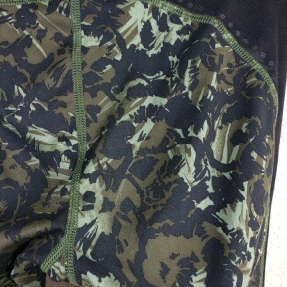 Lululemon Stop At Nothing Crop Desert Olive Camo size 4 - Picture 14 of 16